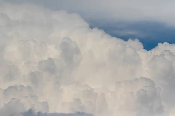 Nuvem Cúmulo Sobre Céu Azul Nuvens Precursoras Uma Tempestade — Fotografia de Stock