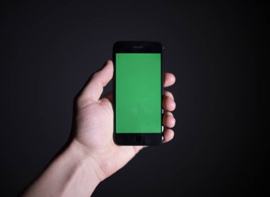 Telefonu el ile boş bir ekran siyah