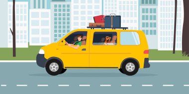 Bir adam ve bir köpek şehrin arka planında turist minibüsüyle seyahat ediyorlar.