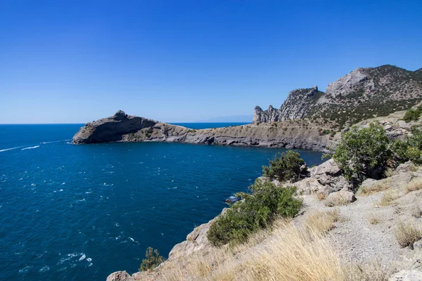 Güzel sahne, Güney Sahili, Kırım'da, Karaul Oba, yeni dünya