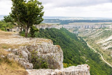 Eski terk edilmiş Dağ Town Mangup Kale görünümü.