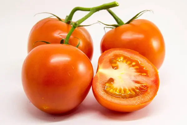 Vista Tomates Rojos Sobre Una Rama Sobre Fondo Blanco — Foto de Stock