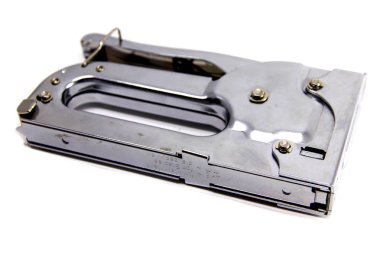 Beyaz arka plan üzerinde izole inşaat demiri zımba görünümünü