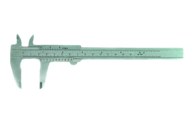 绿色游标卡利佩工具 用于测量仪器尺寸 隔离在白色背景上 — 图库照片