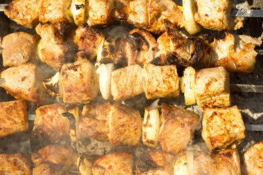 Izgara et kapatın. Hafta sonları lezzetli Barbekü.