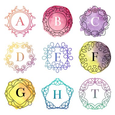 Monogram şablonuyla kaligrafi zarif süsleme suluboya rozet mektup vektör çizim geliştiği