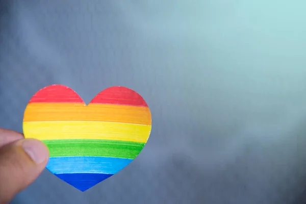 Concepto LGBT corazón arco iris — Foto de Stock