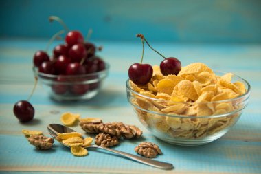 Cevizli cam kase lezzetli mısır gevreği