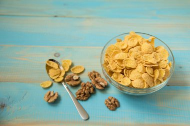 Cevizli cam kase lezzetli mısır gevreği