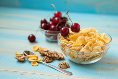 Cevizli cam kase lezzetli mısır gevreği