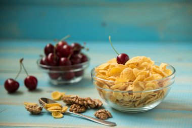 Cevizli cam kase lezzetli mısır gevreği