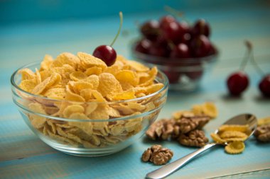 Lezzetli mısır gevreği ceviz witt cam kase