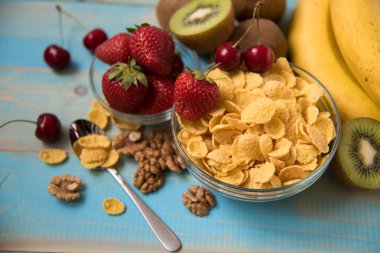 Cevizli cam kase lezzetli mısır gevreği