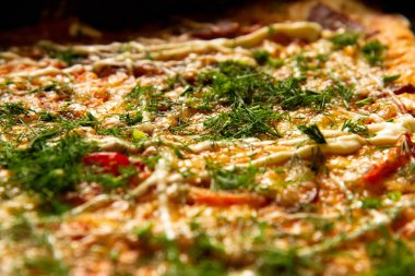 Pizza arka plan - makro lezzetli İtalyan pizza vurdu.