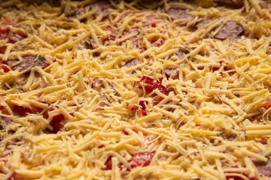 Pizza arka plan - makro lezzetli İtalyan pizza vurdu.