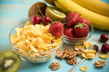 Cevizli cam kase lezzetli mısır gevreği