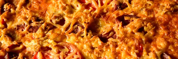 Pizza Hintergrund - Makroaufnahme köstliche italienische Pizza — Stockfoto