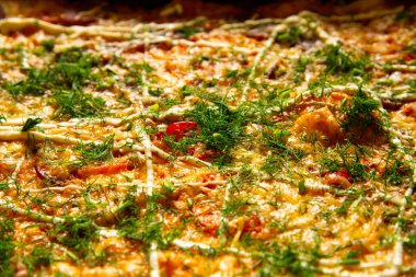 Pizza arka plan - makro lezzetli İtalyan pizza vurdu.