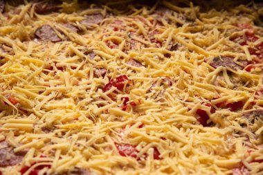 Pizza arka plan - makro lezzetli İtalyan pizza vurdu.