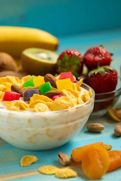 Tasty cornflakes with milk and fruits  in glass bowl — Stock Photo, Image