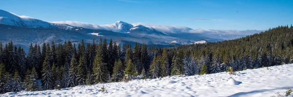 Beautiful winter panoramic view snow capped mountains — Stock Photo, Image