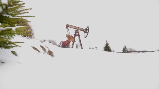Silhouette einer Ölpumpe — Stockvideo