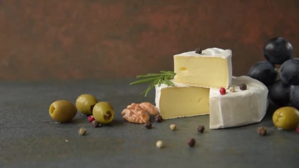 Camembert aux olives — Video