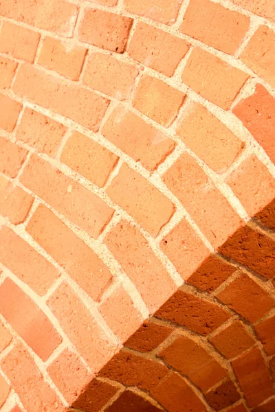호 배경이 있는 오래된 빨간 벽돌 벽 — 스톡 사진