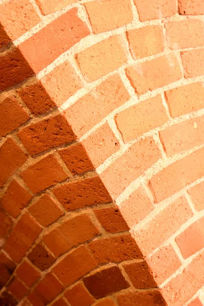 호 배경이 있는 오래된 빨간 벽돌 벽 — 스톡 사진
