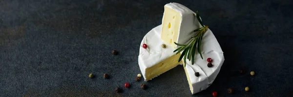 Cheese camembert or brie with fresh rosemary — Stock Photo, Image