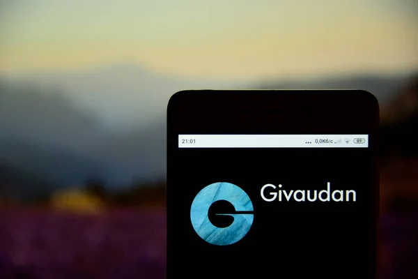 Logo Givaudan widoczne na ekranie smartfona . — Zdjęcie stockowe