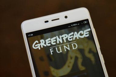 Greenpeace logosu akıllı telefon ekranında görüldü
