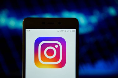 Akıllı telefonda görülen Instagram logosu Instagram logosu