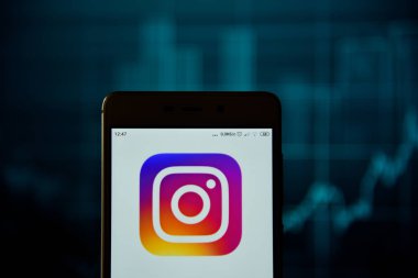 Akıllı telefonda görülen Instagram logosu Instagram logosu