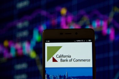 Akıllı telefonda California Bank of Commerce logosu