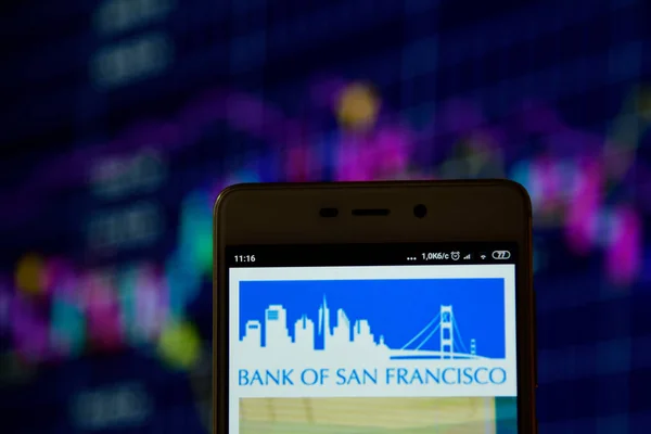 スマートフォン上のサンフランシスコ銀行のロゴ — ストック写真