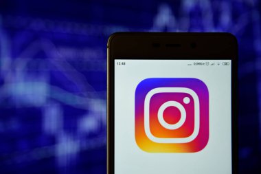 Akıllı telefonda görülen Instagram logosu Instagram logosu