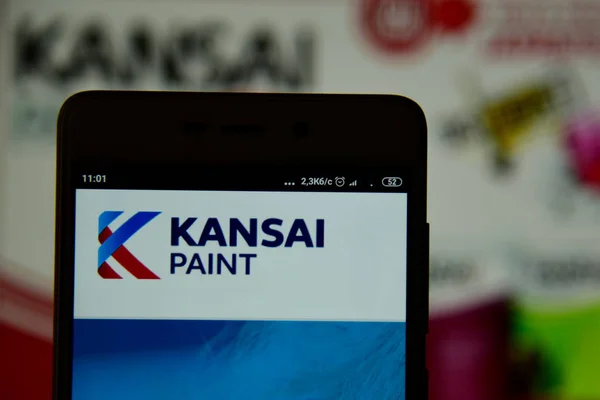 Logo Kansai Paint widoczne na smartfonie — Zdjęcie stockowe