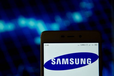 Samsung logosu akıllı telefon closeup görüldü