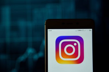 Akıllı telefonda görülen Instagram logosu Instagram logosu