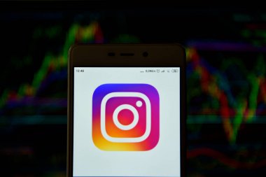 Akıllı telefonda görülen Instagram logosu Instagram logosu