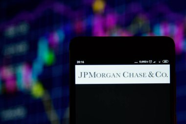 Akıllı telefonda görülen JPMorgan Chase logosu