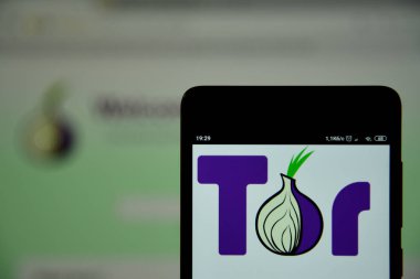 Akıllı telefonda görülen Tor tarayıcı logosu