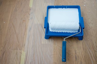 Boya kutusu, silindir ve meşe ağacında boya tepsisi.