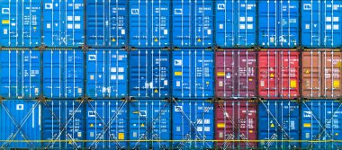 Yük konteyneri ithalat ihracat iş ve lojistik ve taşımacılık kapsayıcısı, satırlardaki, yığını.