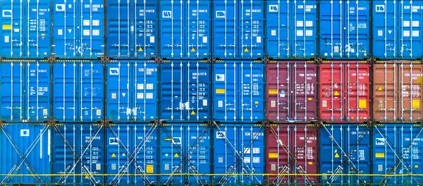 Yük konteyneri ithalat ihracat iş ve lojistik ve taşımacılık kapsayıcısı, satırlardaki, yığını.