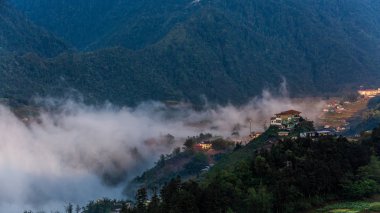 Havadan görünümü Sapa şehir manzaralı üst Mount Hamrong Sapa City, Lao Cai, Sapa, Vietnam.