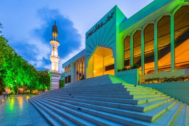 İslam Merkezi ve cami erkek sermaye, Maldivler, Mescidi-al-Sultan muhammed Thakurufaanu Al Auzam, Male, Maldivler Island alacakaranlıkta