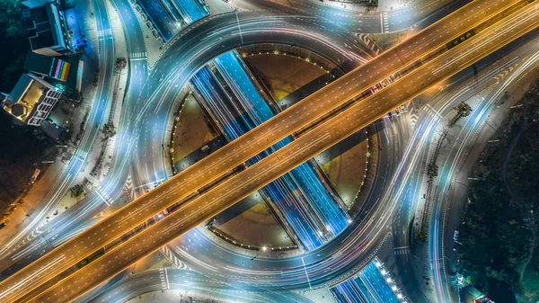 Повітряний Вид Зверху Дорога Кругла Перехрестя Місті Вночі Автомобілем Легкий — стокове фото