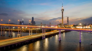 Macau şehri günbatımında Macau Kulesi 'nin alacakaranlık, hava manzarası, Macau, Çin.